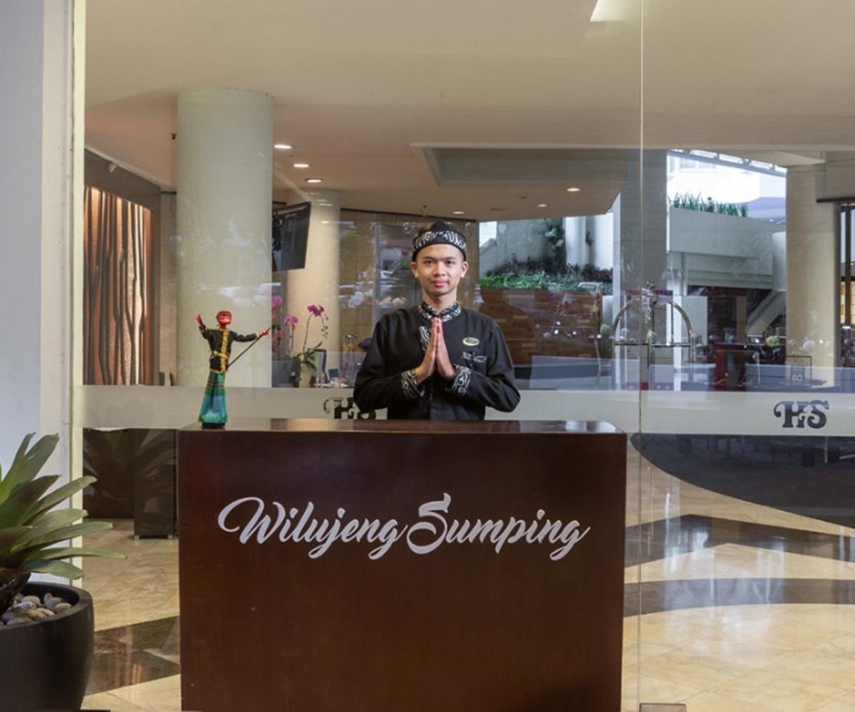 Hotel Santika 3*
